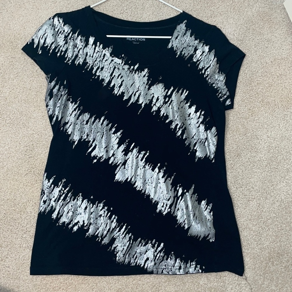 Like new- Kenneth Cole designer tee
